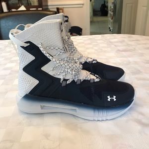 Under Armour Highlight Ace 2.0 Women’s Size 6.5